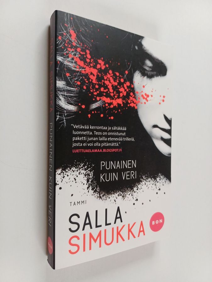 Salla Simukka : Punainen kuin veri