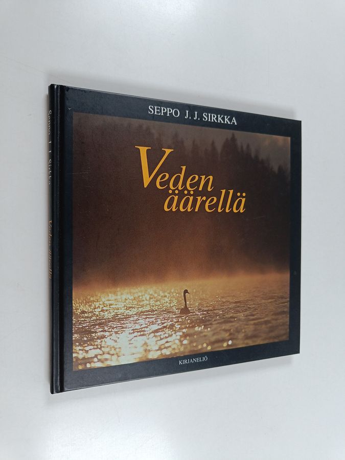Veden äärellä