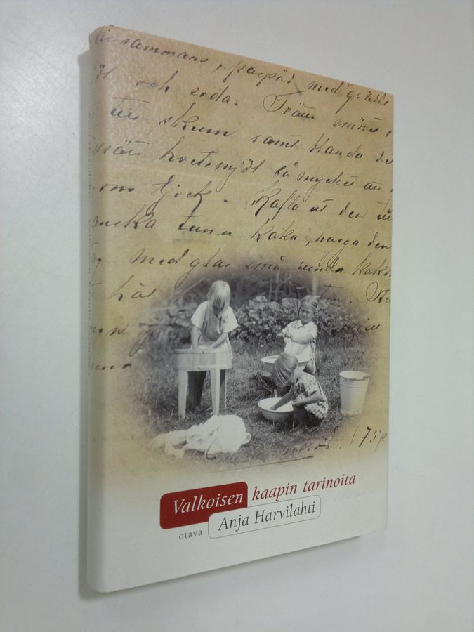 Anja Harvilahti : Valkoisen kaapin tarinoita