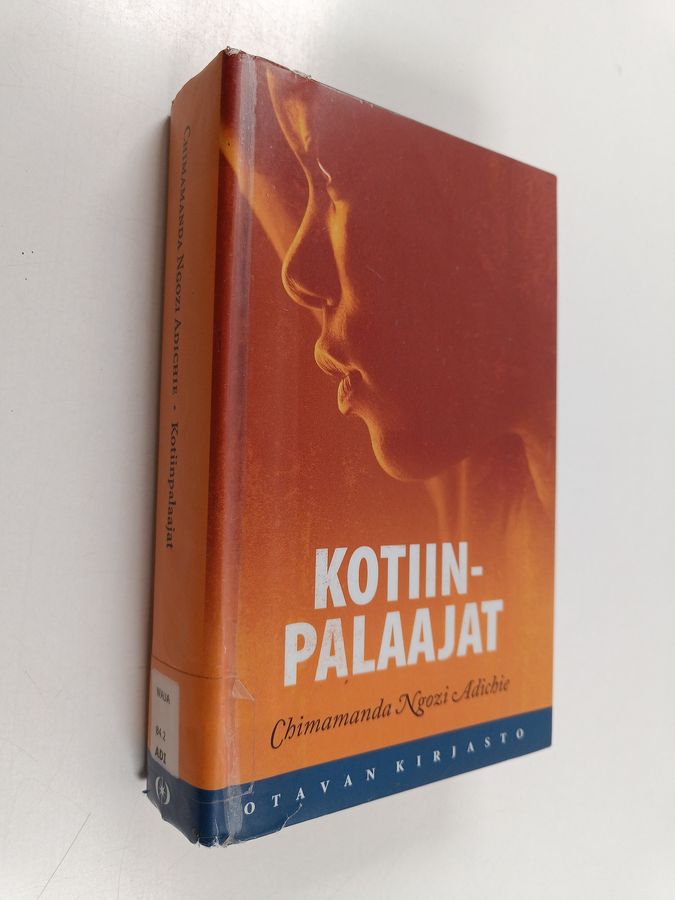 Chimamanda Ngozi Adichie : Kotiinpalaajat