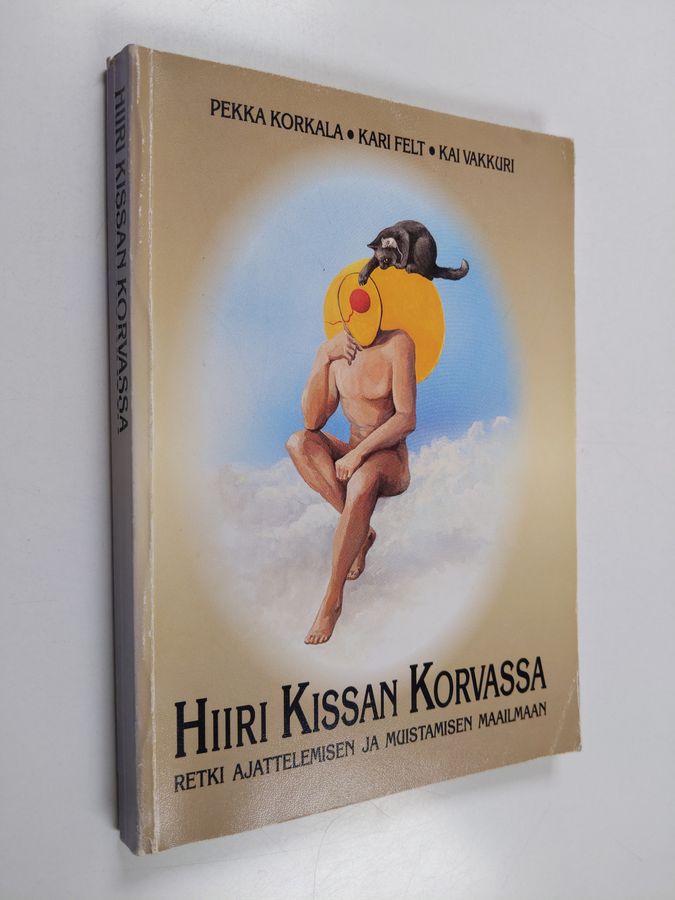 Hiiri kissan korvassa