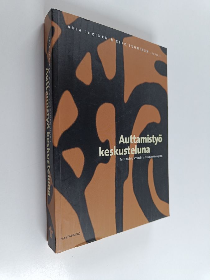 Auttamistyö keskusteluna