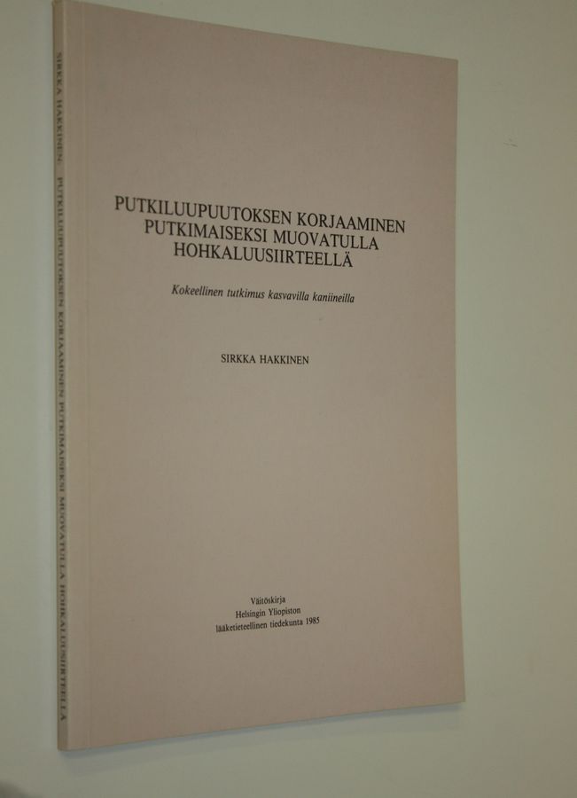 Putkiluupuutoksen korjaaminen putkimaiseksi muovatulla hohkaluusiirteellä
