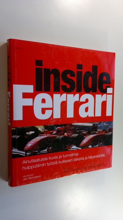 Jon Nicholson : Inside Ferrari : ainutlaatuisia kuvia ja tunnelmia huipputiimin työstä kulissien takana ja kilparadoilla