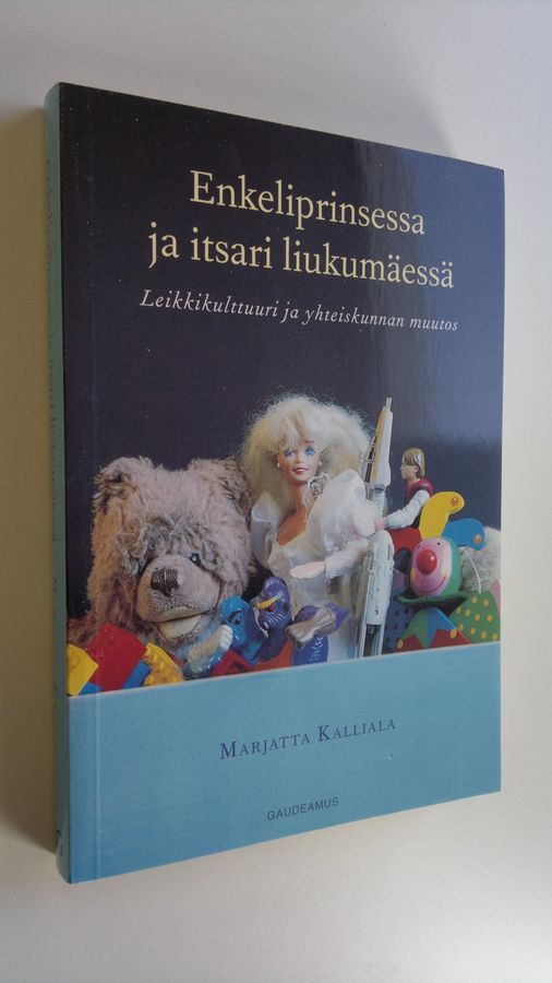 Marjatta Kalliala : Enkeliprinsessa ja itsari liukumäessä : leikkikulttuuri ja yhteiskunnan muutos