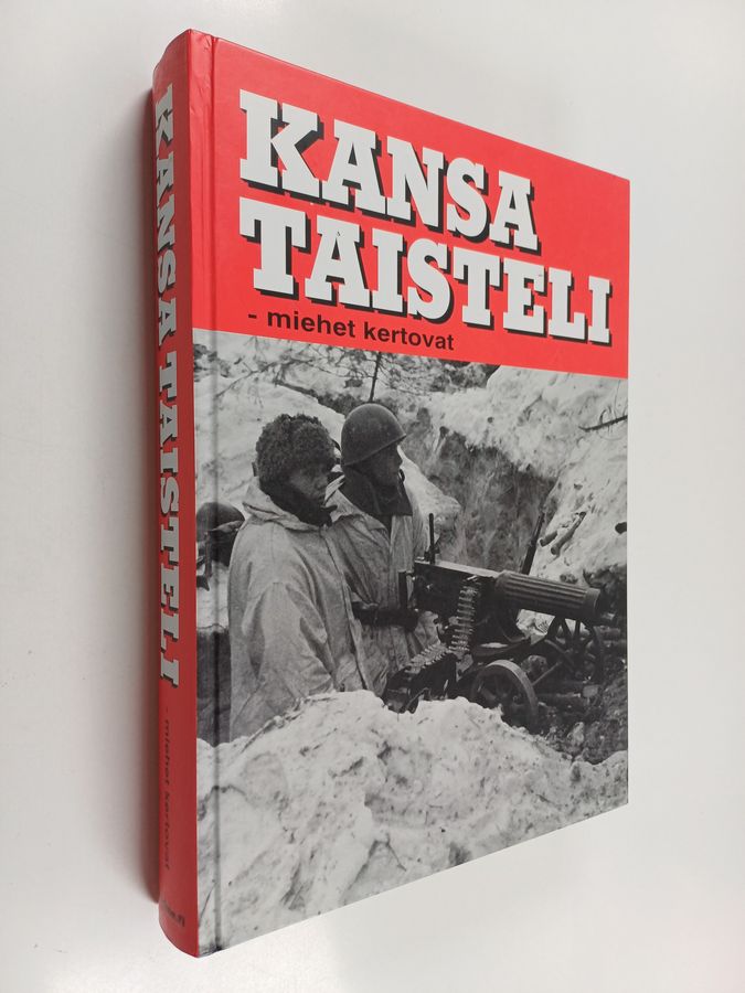 Kansa taisteli.