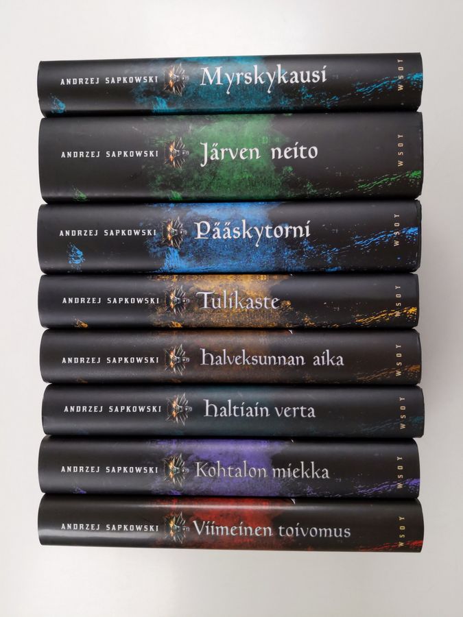 Andrzej Sapkowski : Noituri 1-8 ; Viimeinen toivomus ; Kohtalon miekka ; Haltiain verta ; Halveksunnan aika ; Tulikaste ; Pääskytorni ; Järven neito ; Myrskykausi