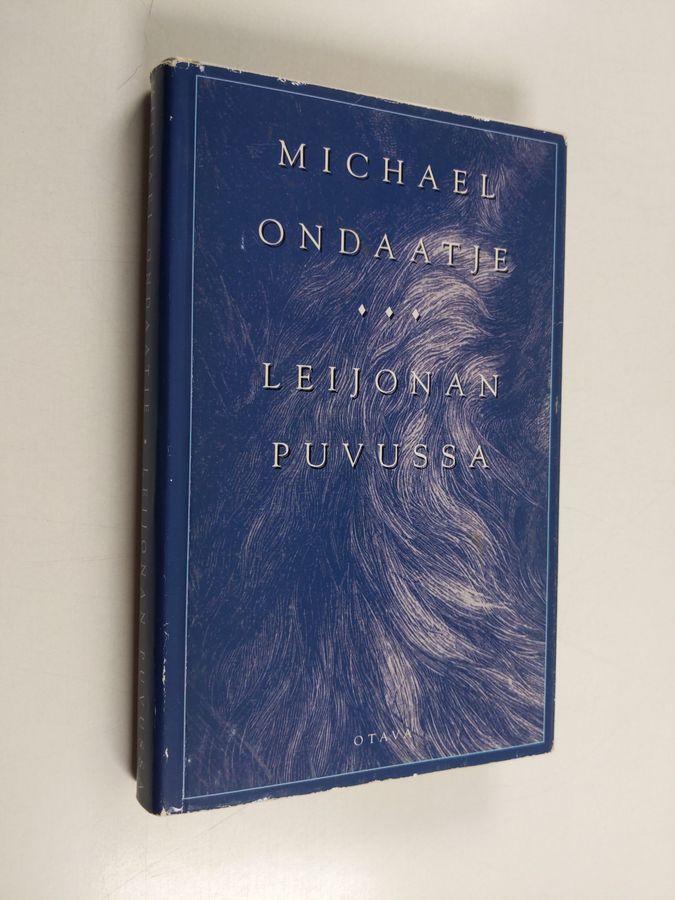 Michael Ondaatje : Leijonan puvussa