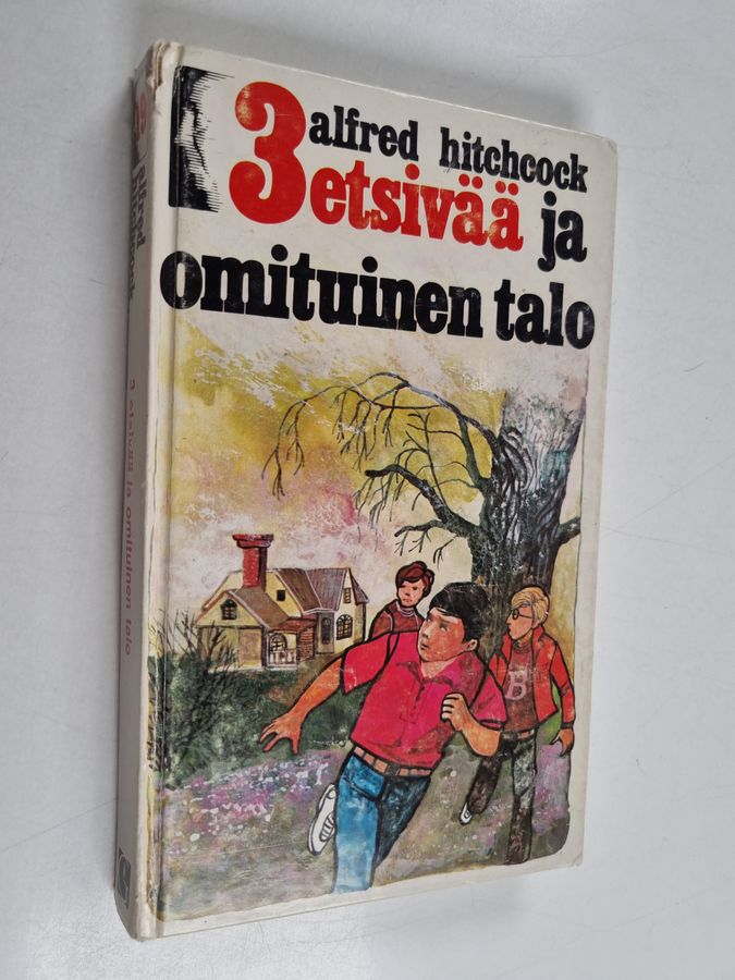 3 etsivää ja omituinen talo