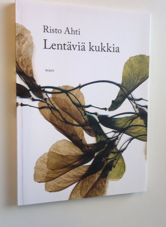 Risto Ahti : Lentäviä kukkia