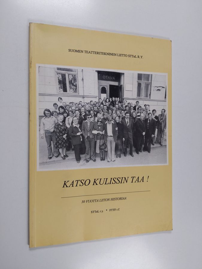 Katso kulissin taa!