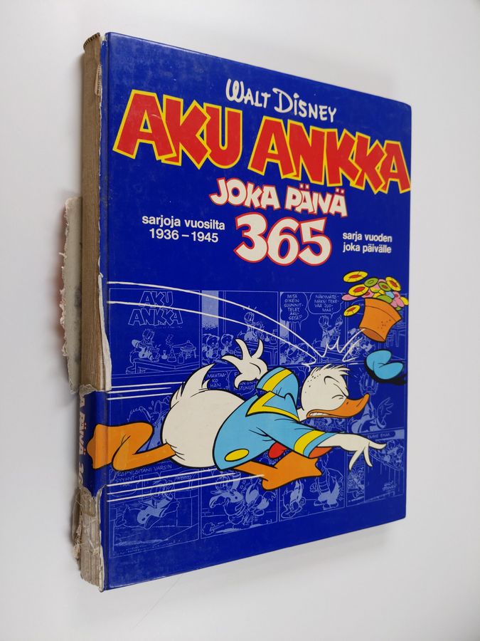 Walt Disney : Aku Ankka joka päivä 365 : sarjoja vuosilta 1936-1945 : sarja vuoden joka päivälle