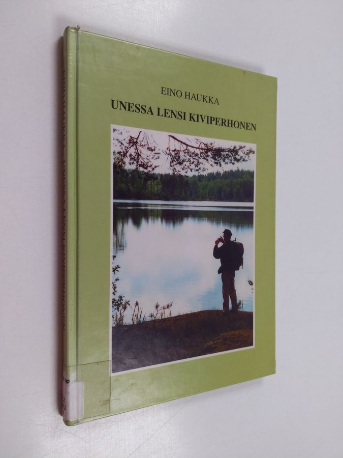 Unessa lensi kiviperhonen