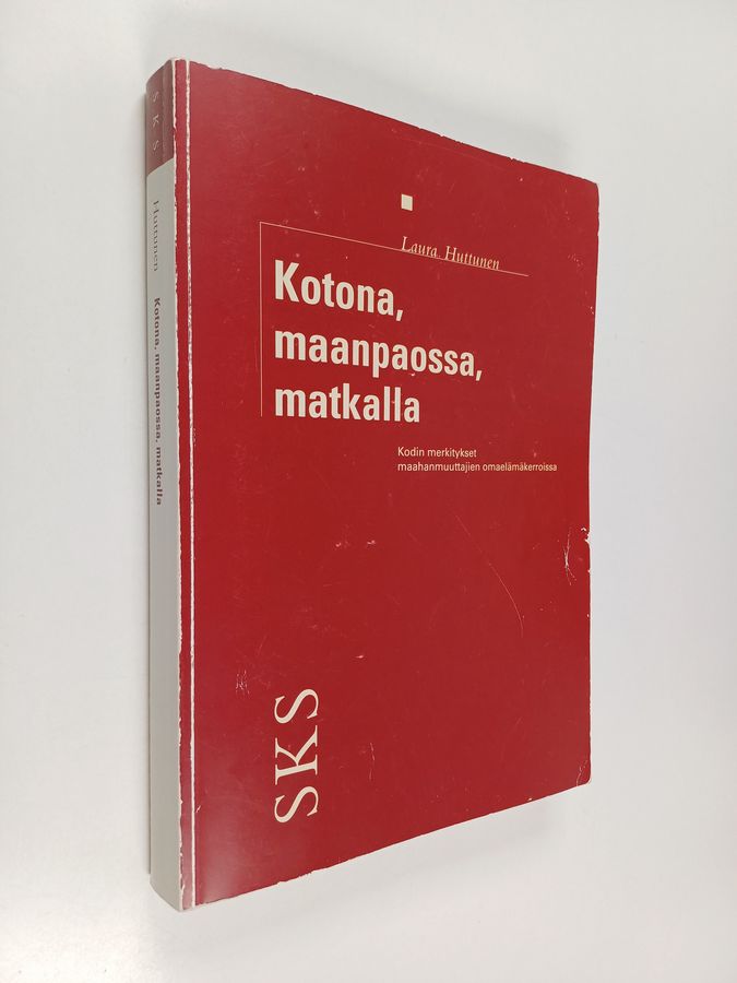 Kotona, maanpaossa, matkalla