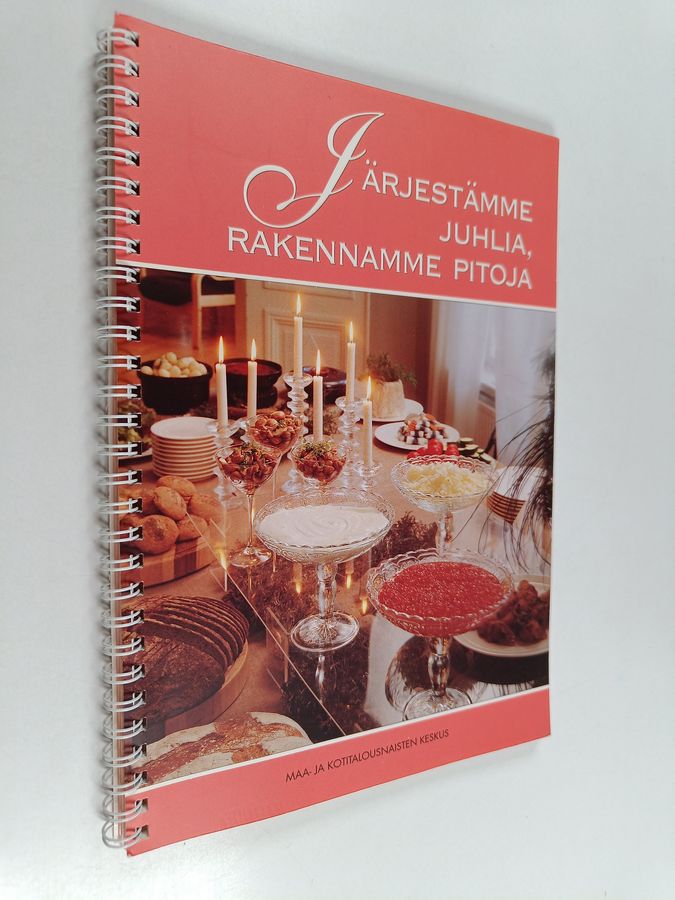 Järjestämme juhlia, rakennamme pitoja.