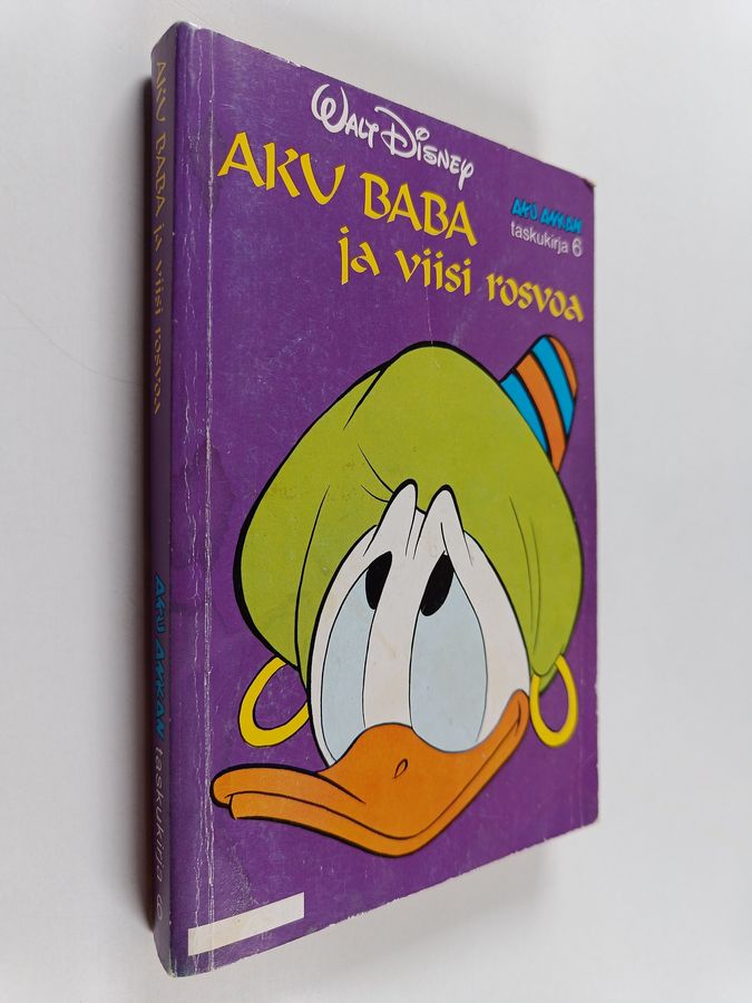 Walt Disney : Aku Baba ja viisi rosvoa