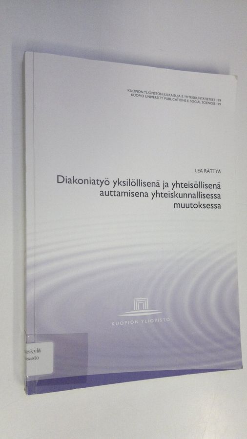 Diakoniatyö yksilöllisenä ja yhteisöllisenä auttamisena yhteiskunnallisessa muutoksessa