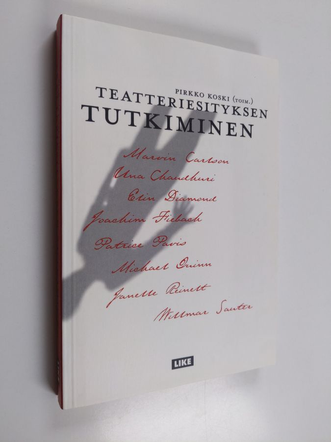 Teatteriesityksen tutkiminen