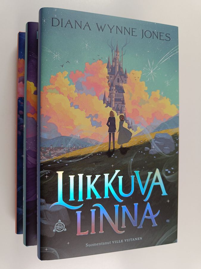 Diana Wynne Jones : Howlin maailma -sarja : Liikkuva linna ; Leijuva linna ; Rönsyilevä talo (syrjävärjäys)