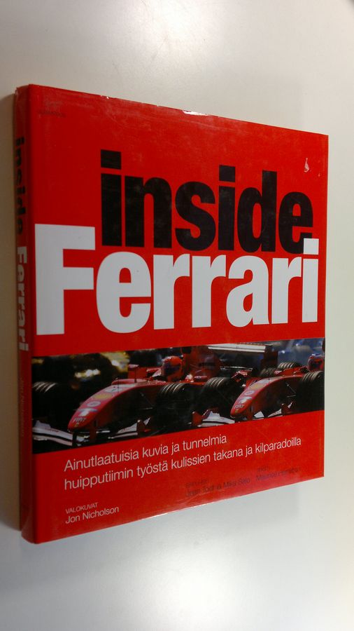 Jon Nicholson : Inside Ferrari : ainutlaatuisia kuvia ja tunnelmia huipputiimin työstä kulissien takana ja kilparadoilla