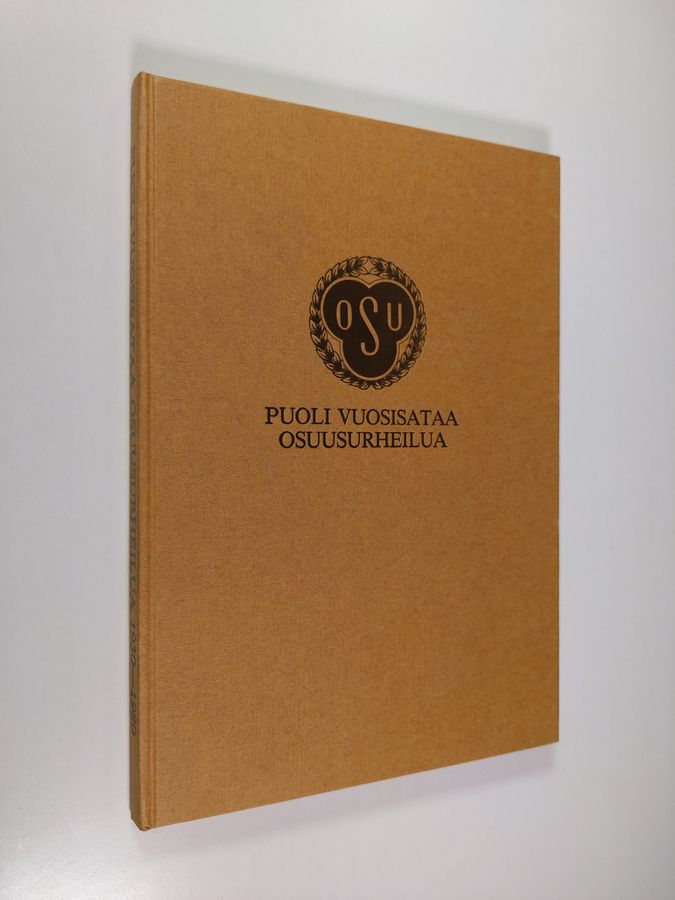 Hugo L. (toim.) Mäkinen : Puoli vuosisataa osuusurheilua : 1930-1980