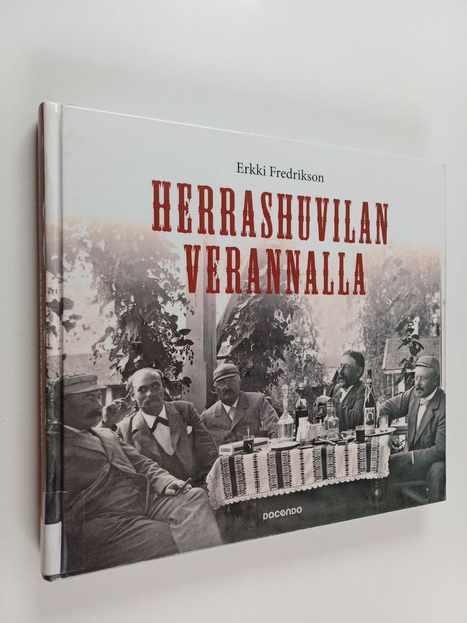 Herrashuvilan verannalla