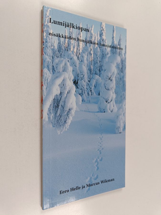 Eero Helle : Lumijälkiopas : nisäkkäiden lumijälkien tunnistaminen