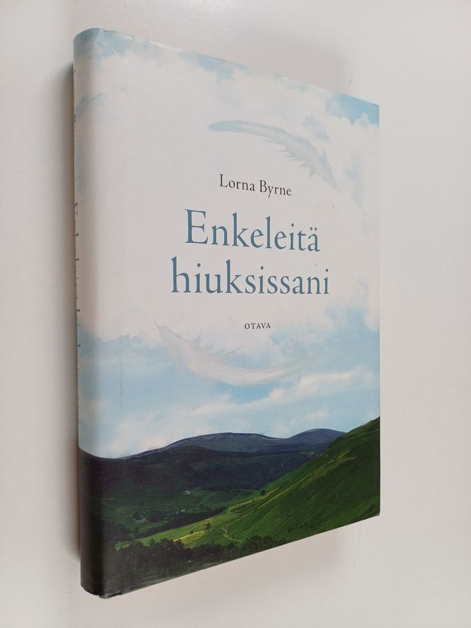 Lorna Byrne : Enkeleitä hiuksissani