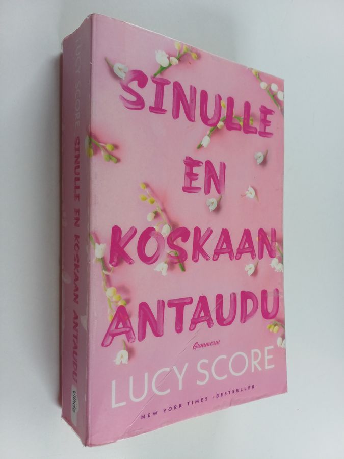 Lucy Score : Sinulle en koskaan antaudu