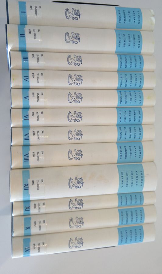 Olavi ym. Salervo : Suomen kansanedustuslaitoksen historia 1-12