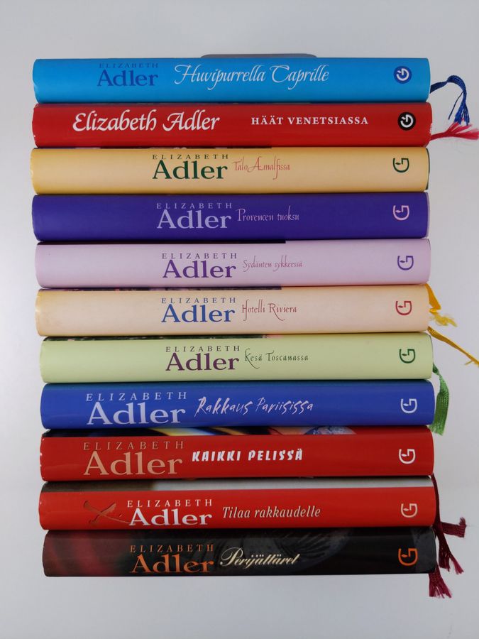 Elizabeth Adler-paketti (11 kirjaa): Perijättäret ; Tilaa rakkaudelle ; Kaikki pelissä ; Rakkaus Pariisissa ; Kesä Toscanassa ; Hotelli Riviera ; Sydänten sykkeessä ; Provencen tuoksu ; Talo Amalfissa ; Häät Venetsiassa ; Huvipurrella Caprille
