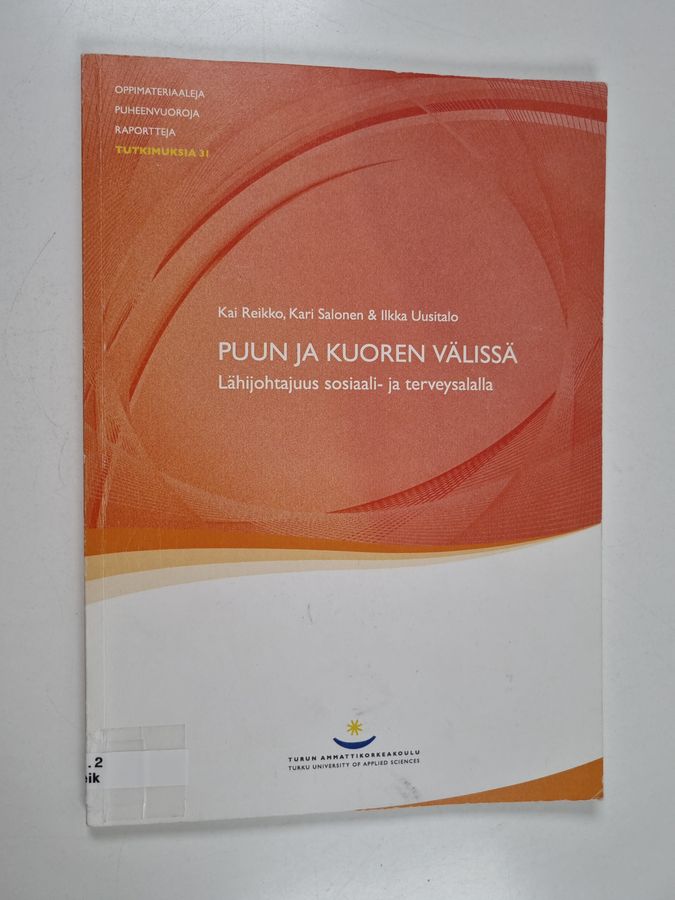 Puun ja kuoren välissä