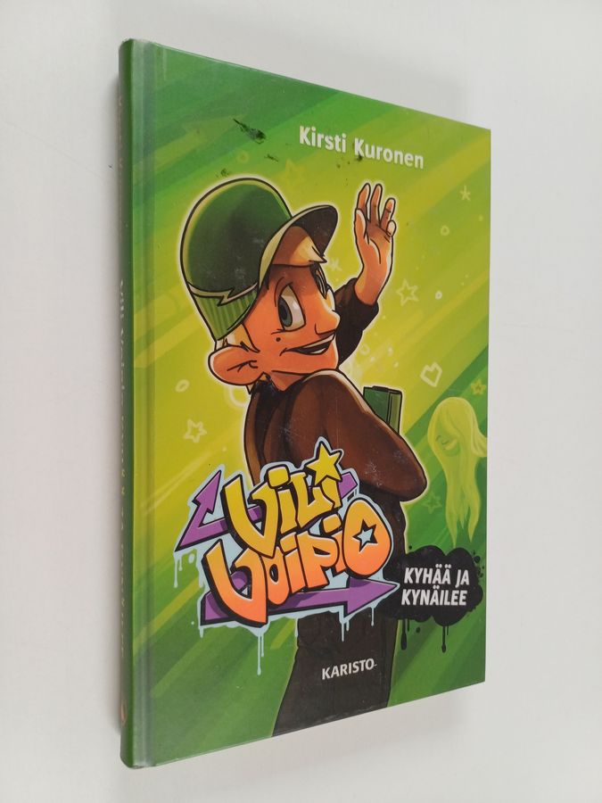 Vili Voipio kyhää ja kynäilee