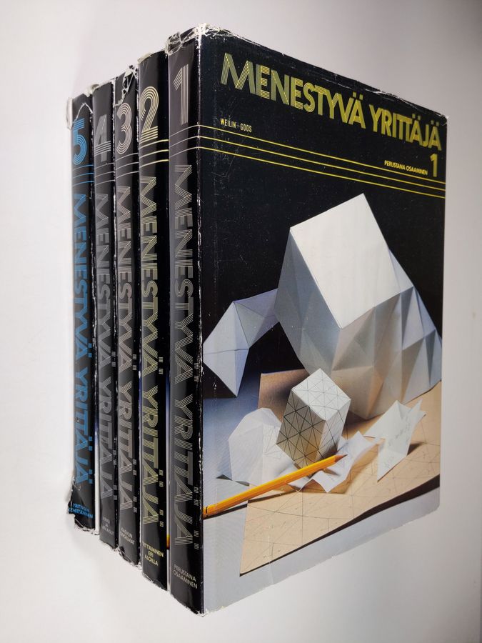 Jaakko (toim.neuvosto) Lassila : Menestyvä yrittäjä 1-5 : Perustana osaaminen ; Yrittäminen eri aloilla ; Kasvun ongelmat : Kriisi ja ratkaisut ; Yrityksen kehittäminen