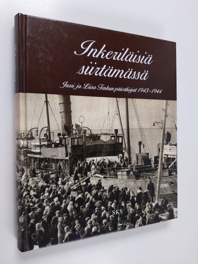 Inkeriläisiä siirtämässä