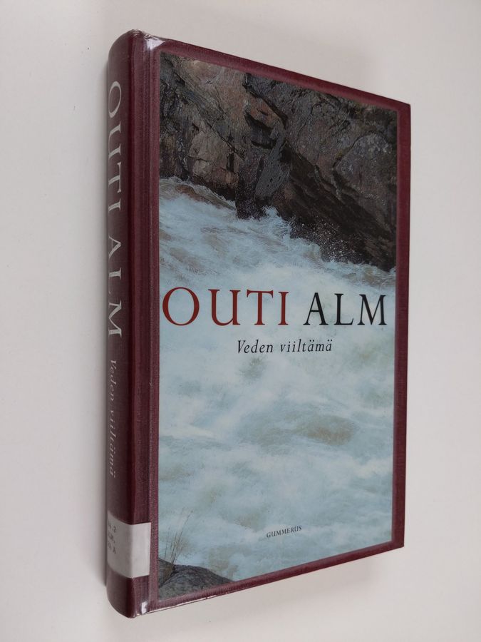 Outi Alm : Veden viiltämä