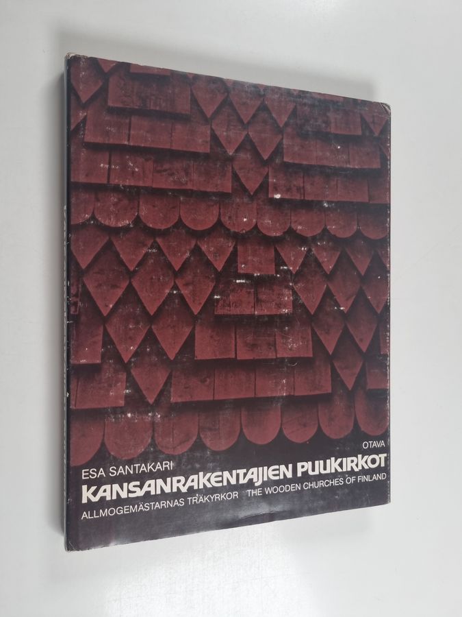 Esa Santakari : Kansanrakentajien puukirkot = Allmogemästarnas träkyrkor = The wooden churches of Finland