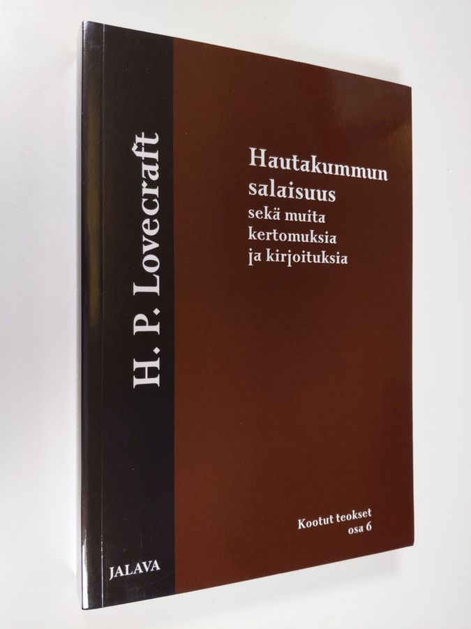 H. P Lovecraft : Hautakummun salaisuus sekä muita kertomuksia ja kirjoituksia