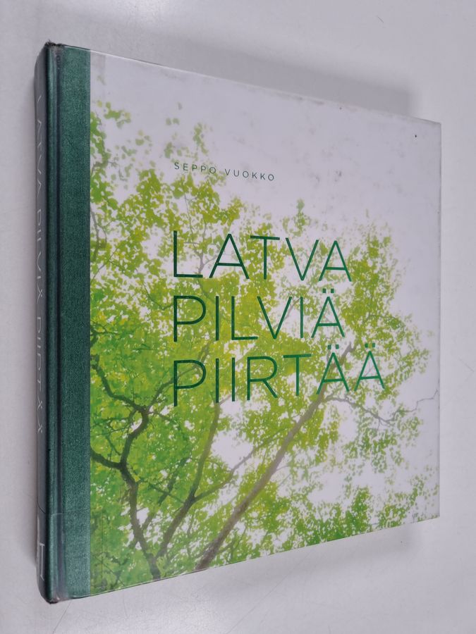 Latva pilviä piirtää