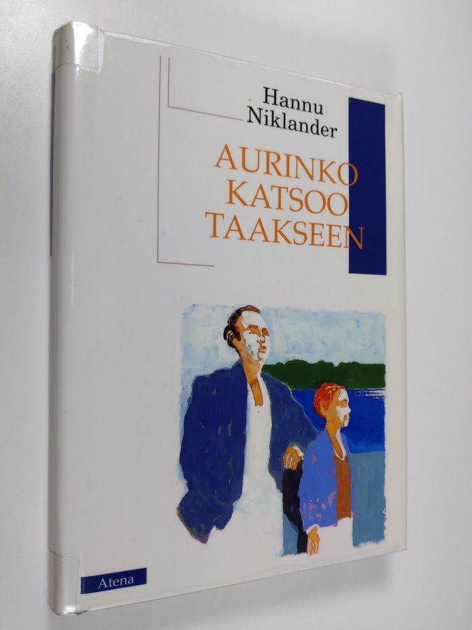Aurinko katsoo taakseen