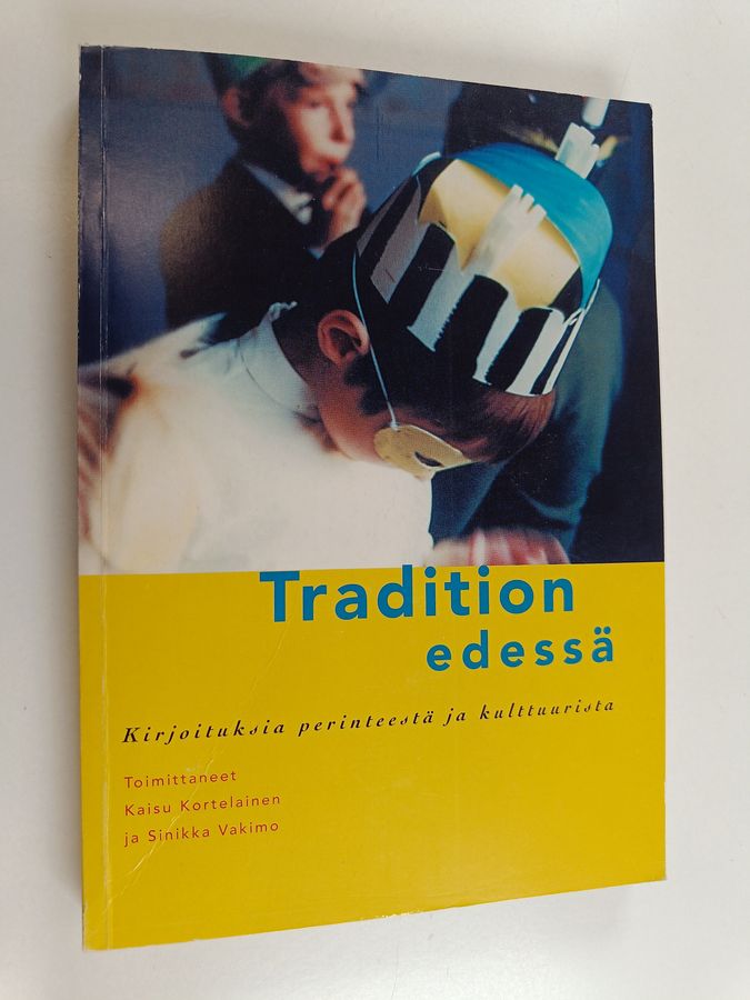 Tradition edessä