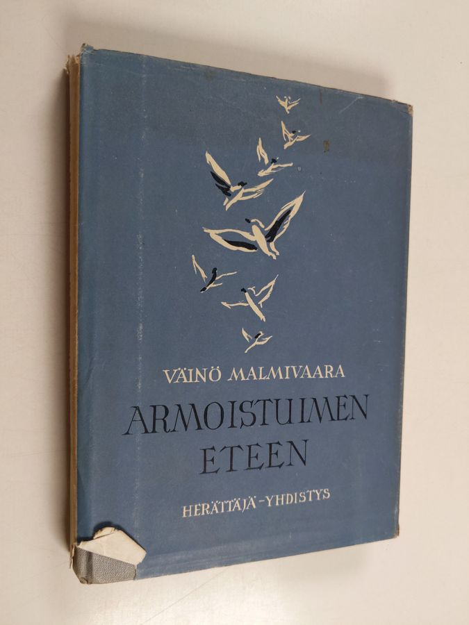 Armoistuimen eteen