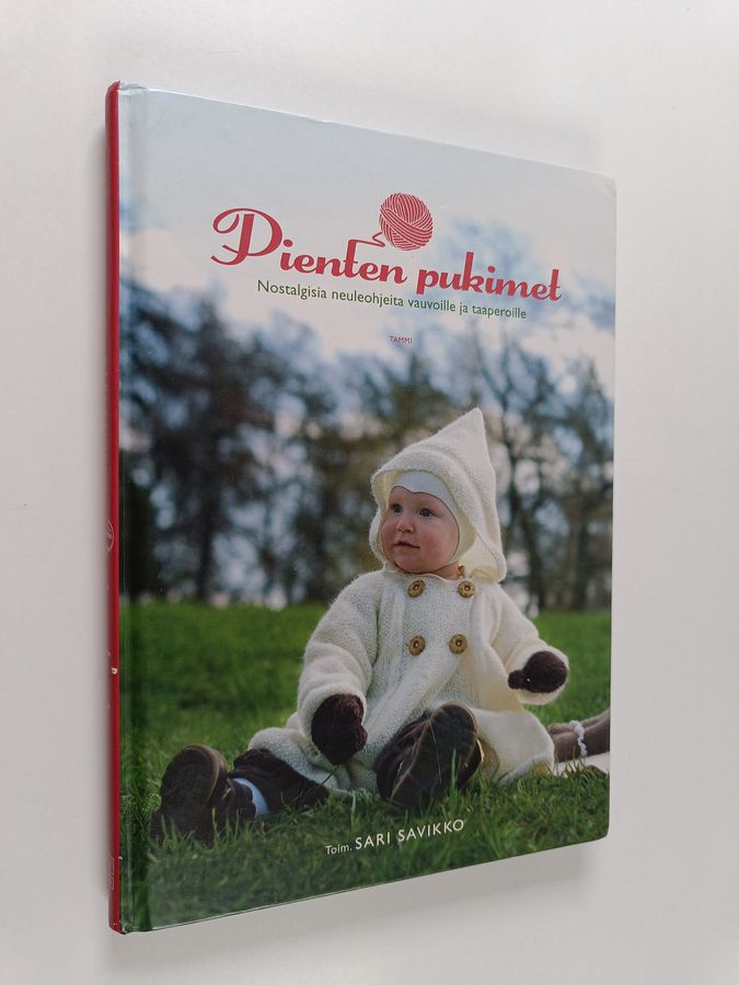 Sari (toim.) Savikko : Pienten pukimet : nostalgisia neuleohjeita vauvoille ja taaperoille
