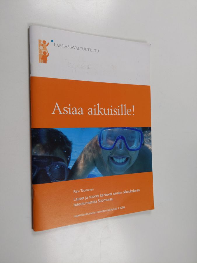 Asiaa aikuisille! : Lapset ja nuoret kertovat omien oikeuksiensa toteutumisesta Suomessa