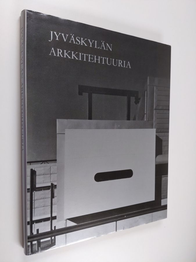 Martti Kapanen : Jyväskylän arkkitehtuuria = Arkitektur i Jyväskylä = Architecture in Jyväskylä
