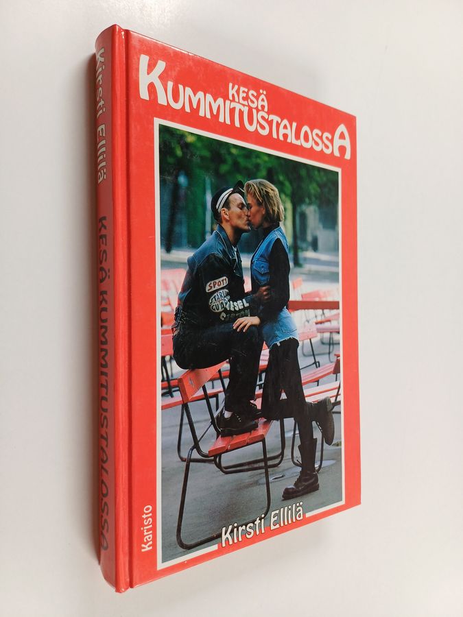 Kesä kummitustalossa