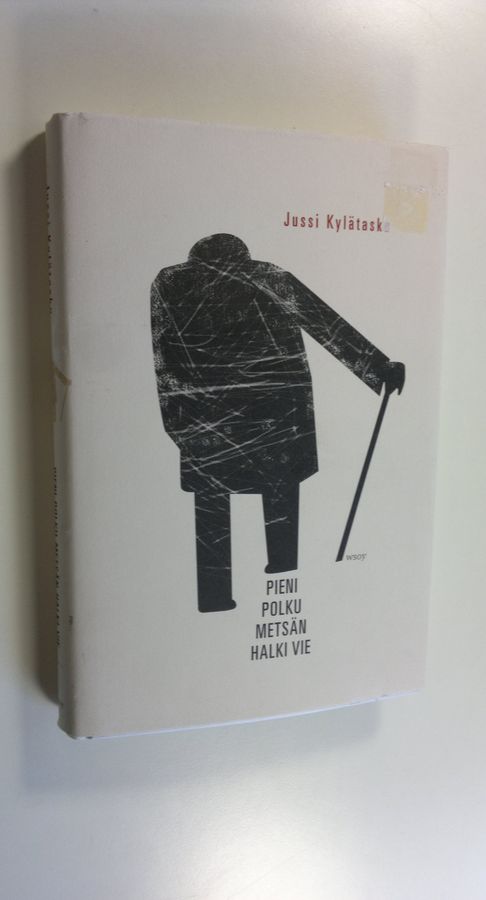 Pieni polku metsän halki vie
