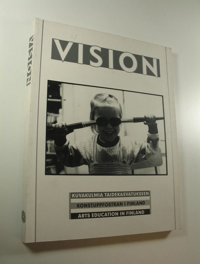 Paula Kukkonen : Vision : kuvakulmia taidekasvatukseen = konstuppfostran i Finland = arts education in Finland