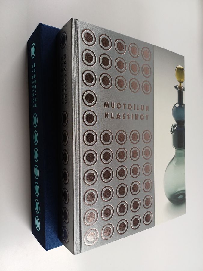 Dominic Bradbury : Muotoilun klassikot (numeroitu, kotelossa)