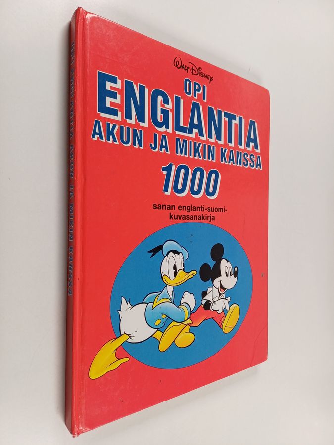 Walt Disney : Opi englantia Akun ja Mikin kanssa